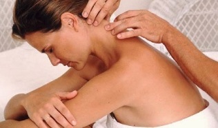 Therapeutische Massage bei Chondrose des Gebärmutterhalses. 
