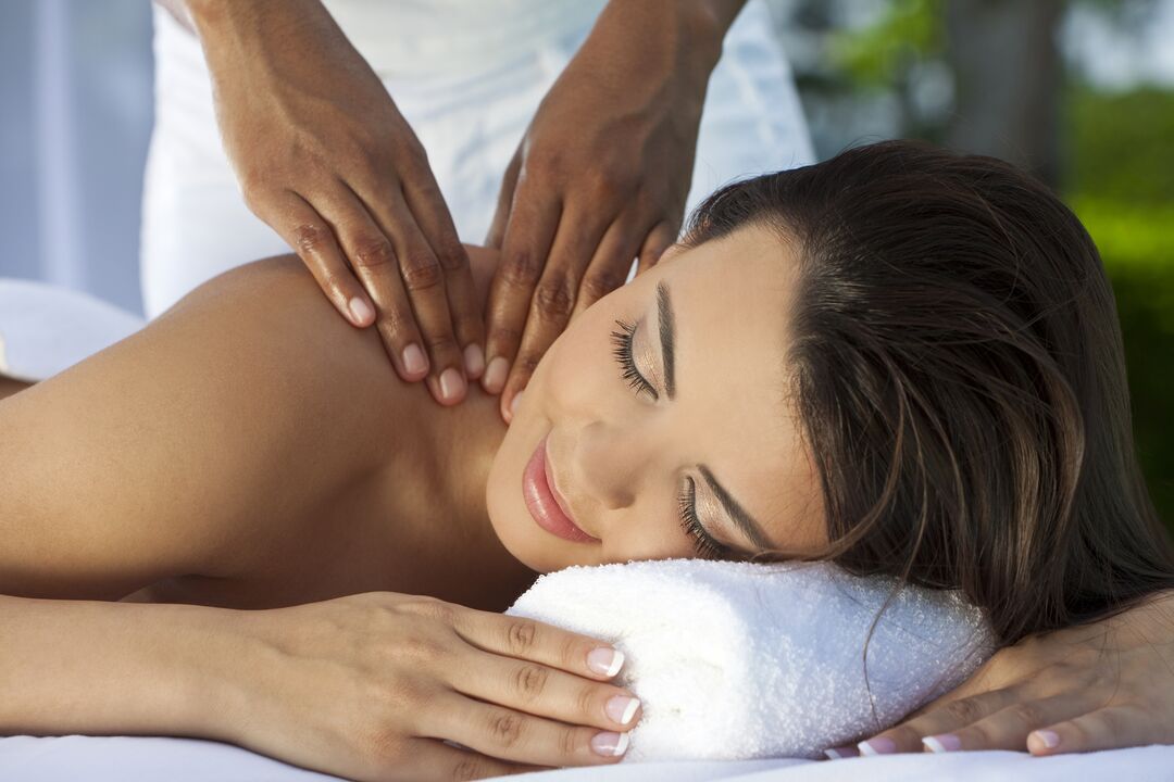 Massage zur wirksamen Therapie der Osteochondrose der Halswirbelsäule. 